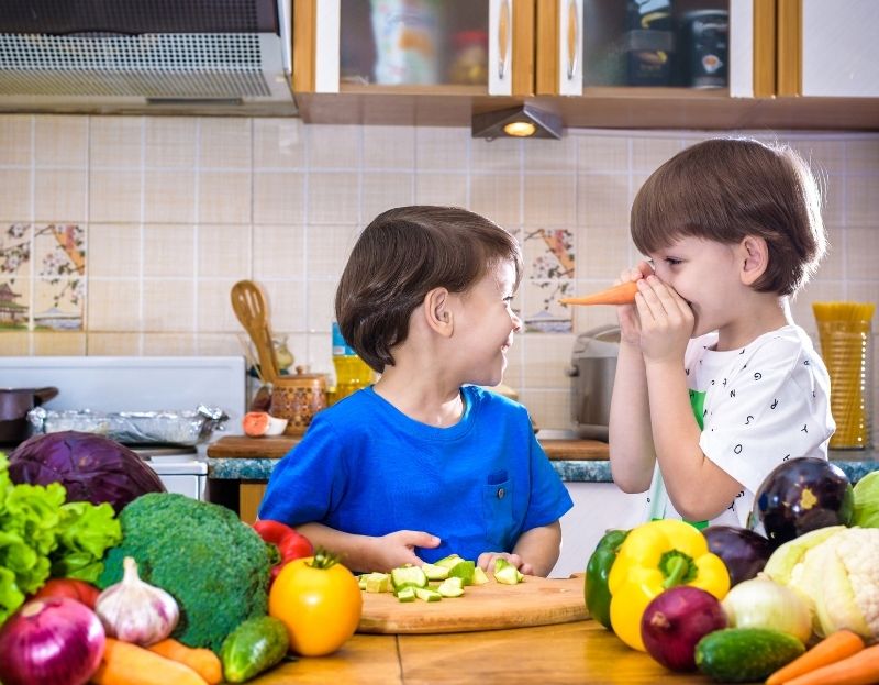 10 tuyệt chiêu giúp trẻ ăn rau